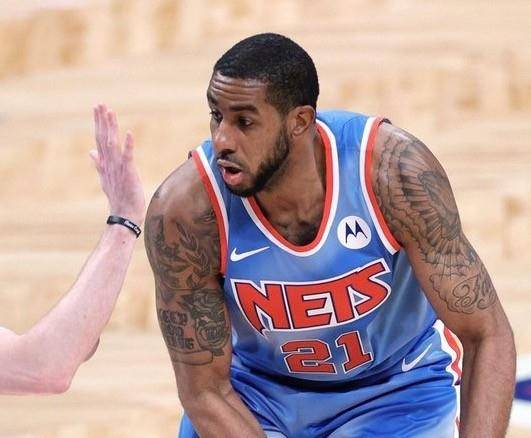 据现场目击 据现场目击